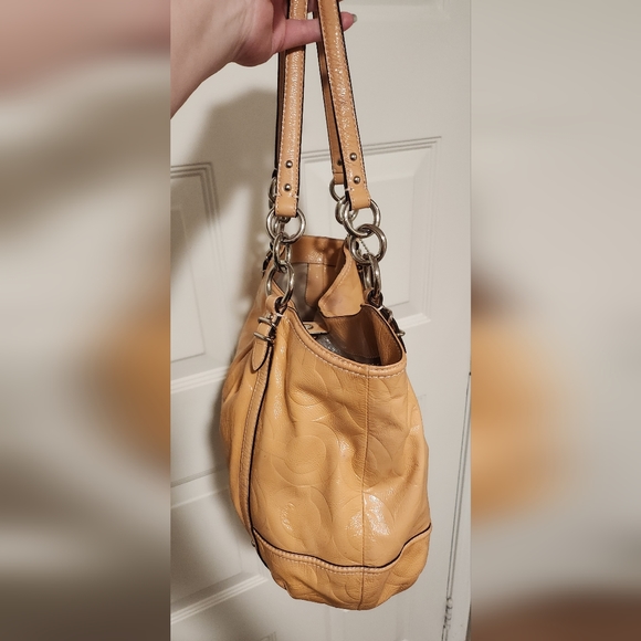 Coach Patent Leather Maggie Large Shoulder Bag Beige 15" X 10.5" X 10" - Picture 8 of 17